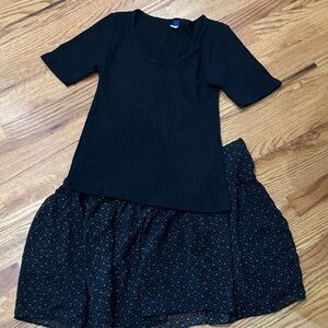 Old Navy Black Ribbed Top with Black Floral Mini Skirt. Sz LG GUC